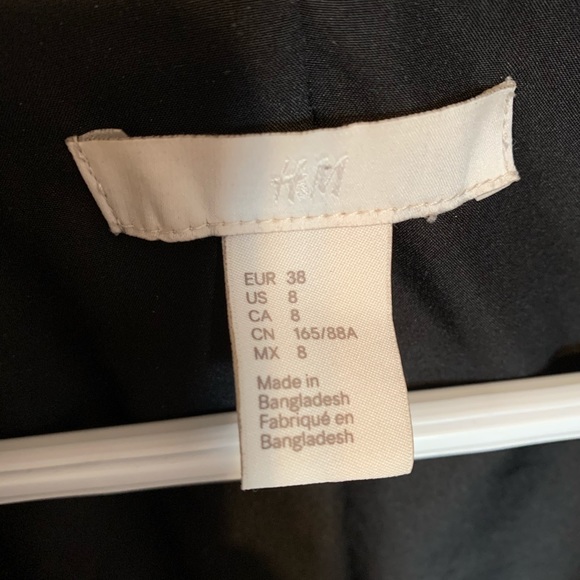 H&M blazer with cute zipper detailing - Picture 2 of 4